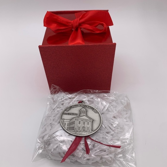 HOWE HOUSE LIMITED ED. Festival Of The Bells Highland County Courthouse Ornament - Picture 1 of 6